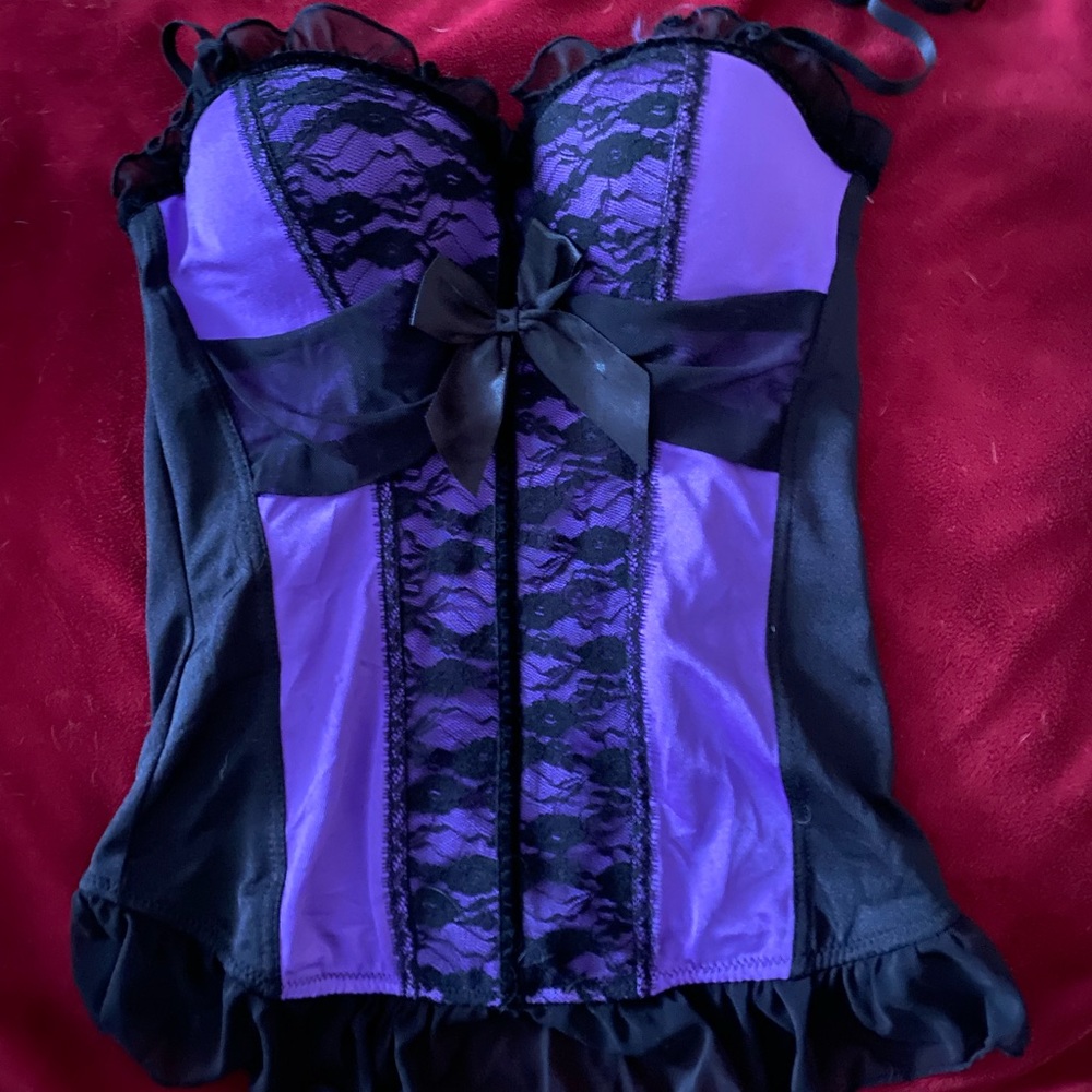 BLACK FUCHSIA VIOLET AND BLACK LACED CORSET